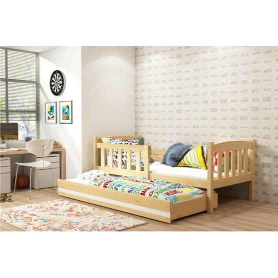 Pat pentru copii Exclusiv cu un extra pat cu detalii albe naturale.