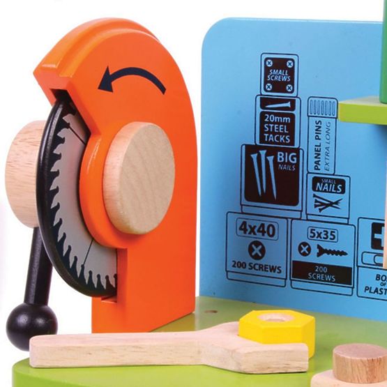 Atelier de bricolaj din lemn cu scule