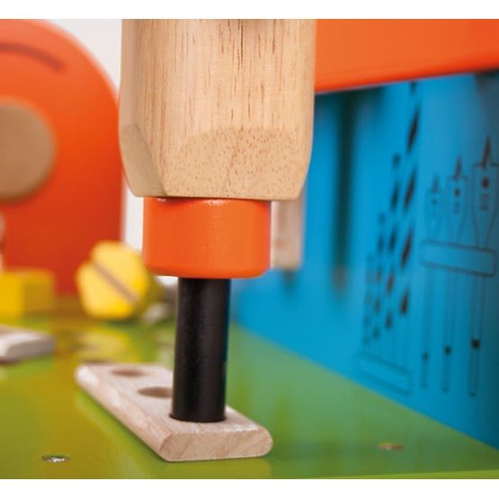 Atelier de bricolaj din lemn cu scule