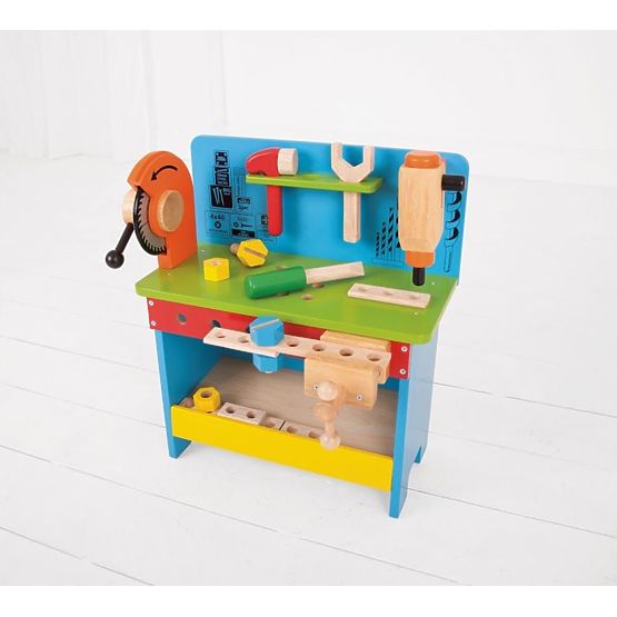 Atelier de bricolaj din lemn cu scule