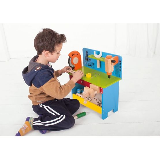 Atelier de bricolaj din lemn cu scule