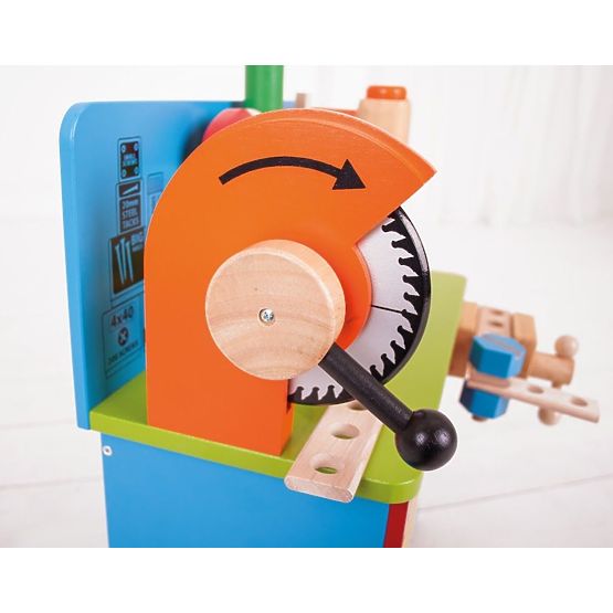 Atelier de bricolaj din lemn cu scule