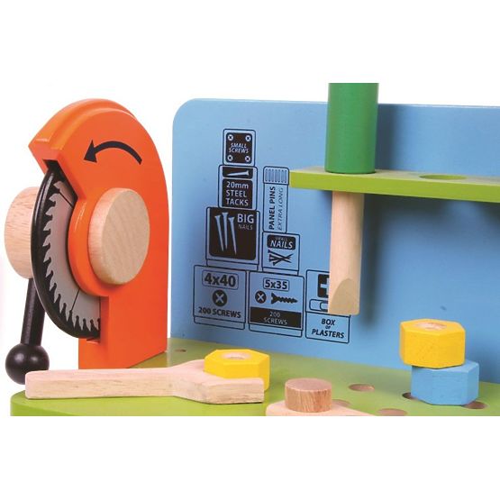 Atelier de bricolaj din lemn cu scule