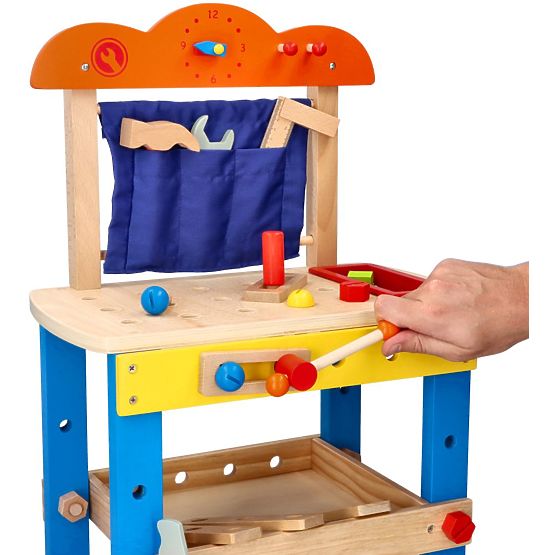 Atelier de lemn cu multe scule