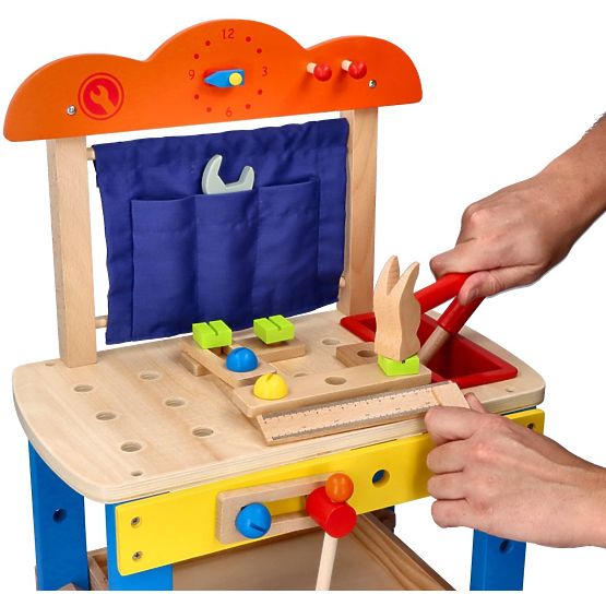 Atelier de lemn cu multe scule