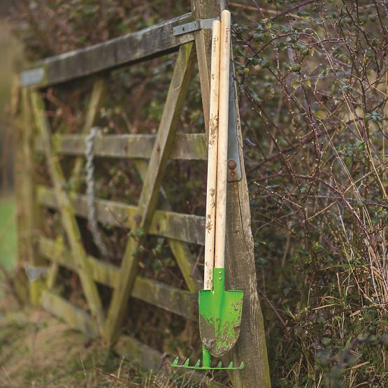 Bigjigs Toys Greblă de grădină verde