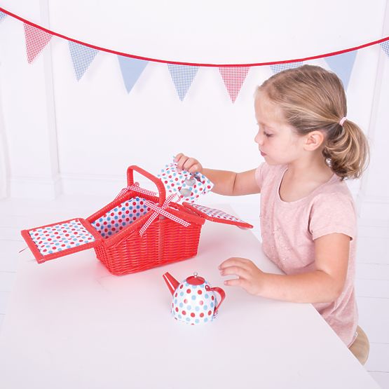 Bigjigs Toys Set de ceai cu buline în coș de picnic