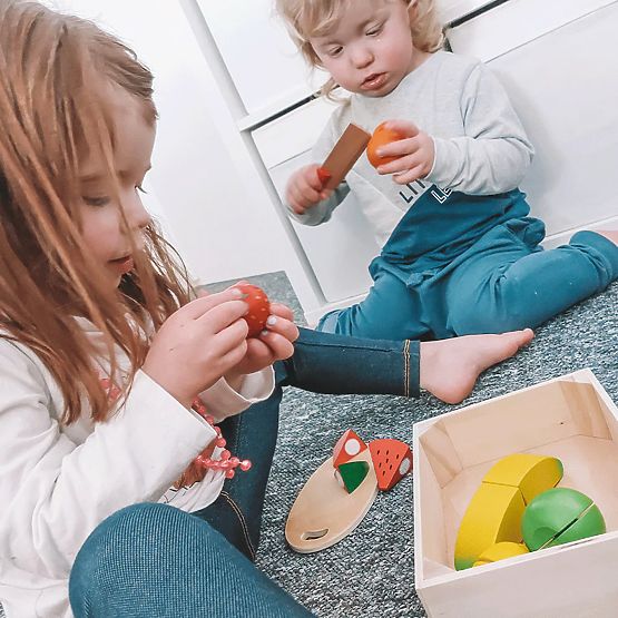 Bigjigs Toys Tăierea fructelor într-o cutie