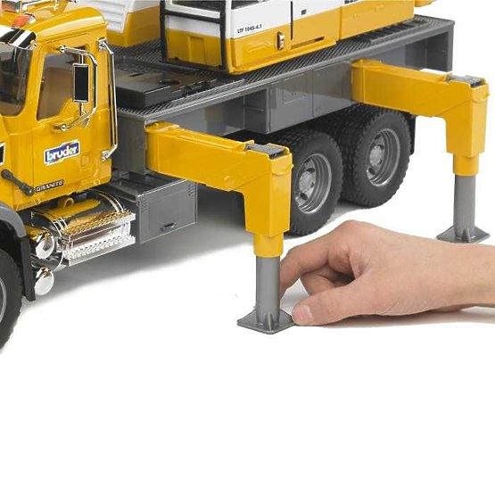 Camion Bruder MACK Granite cu macara LIEBHERR