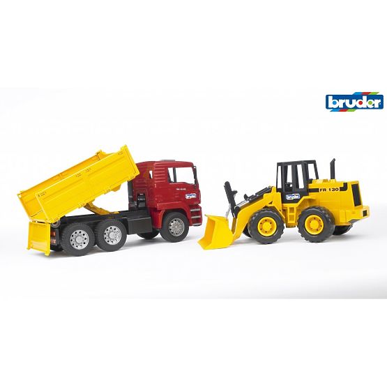 Camion Bruder MAN și încărcător frontal