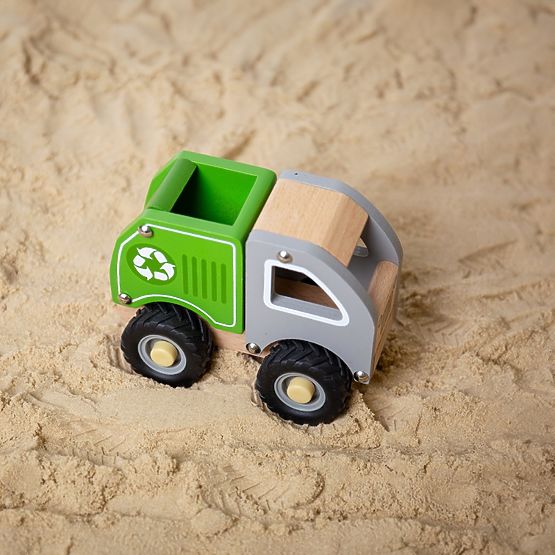 Camion de reciclare din lemn