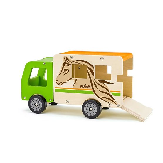 Camion din lemn pentru transportul cailor