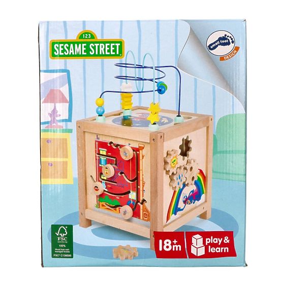 Cub activ cu personaje din Strada Sesame