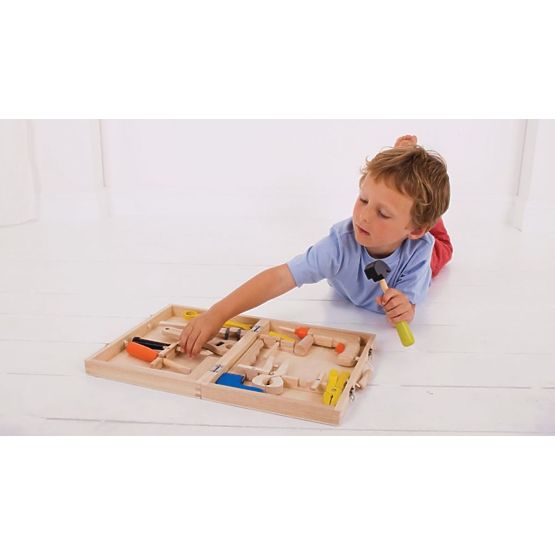 Cutie din lemn cu scule