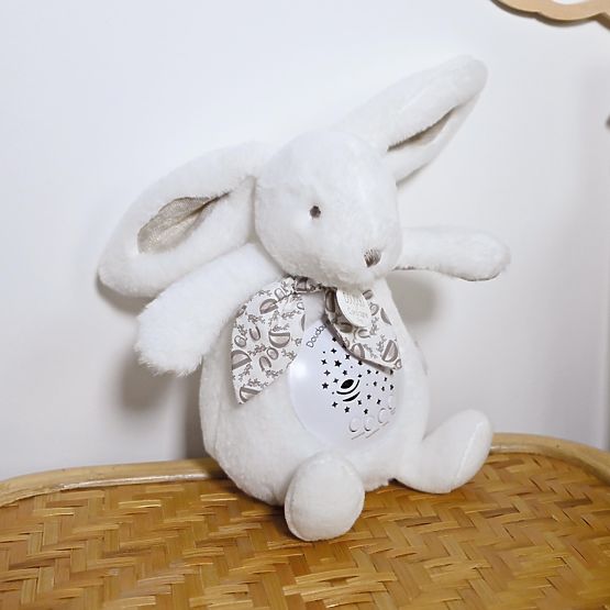 Cutie muzicală cu proiecție Iepuraș alb Doudou