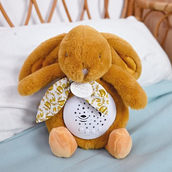 Cutiuță muzicală cu proiecție Iepuraș maro Doudou
