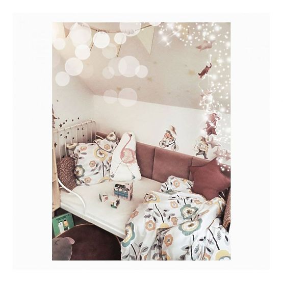 Decorațiuni de perete DEKORNIK cu tematica unui șoricel de stradă