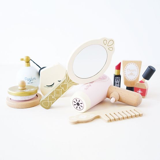 Geantă cosmetică cu accesorii din lemn