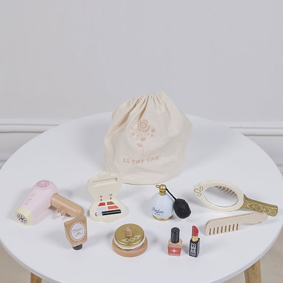 Geantă cosmetică cu accesorii din lemn
