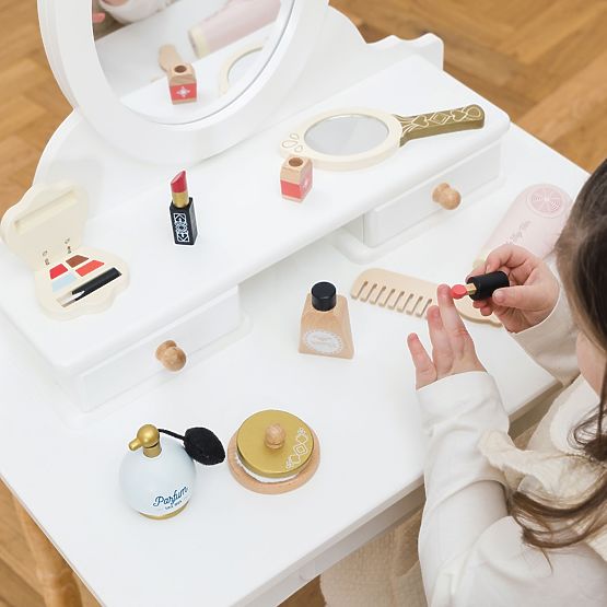 Geantă cosmetică cu accesorii din lemn