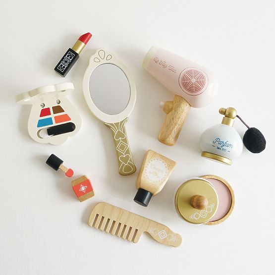 Geantă cosmetică cu accesorii din lemn