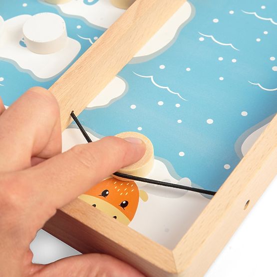 Joc de lemn cu pucuri pe gheață