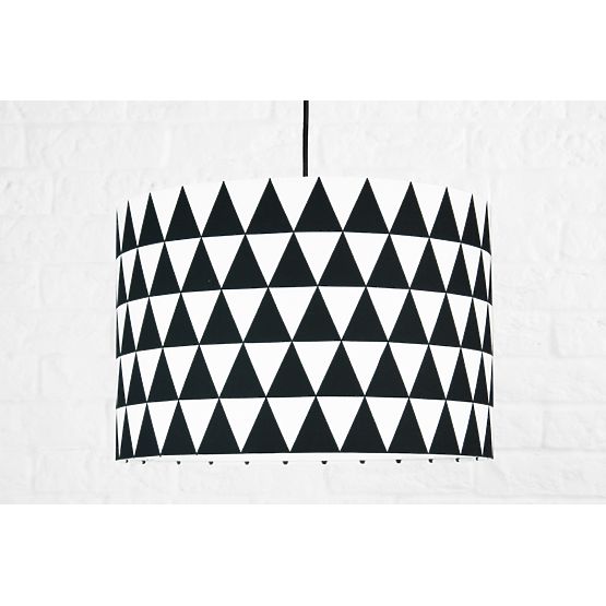Lampă textilă de agățat – model cu triunghiuri negre