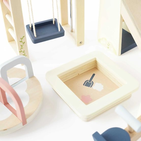 Loc de joacă în aer liber pentru păpuși