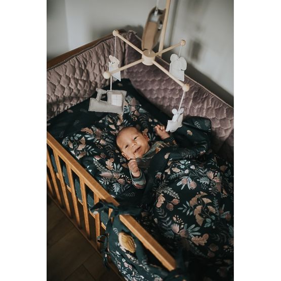 Mantinel pentru pătuț Secret Garden - violet