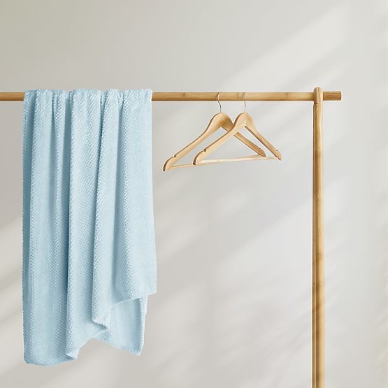 Pătură HENRY culoare albastră cu embosare jacquard stil modern 170x210