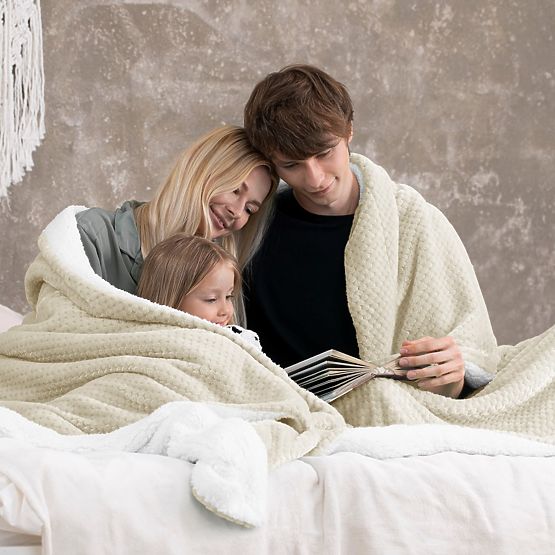 Pătură SHLEEPY culoare bej, jacquard presat, stil clasic 130x180