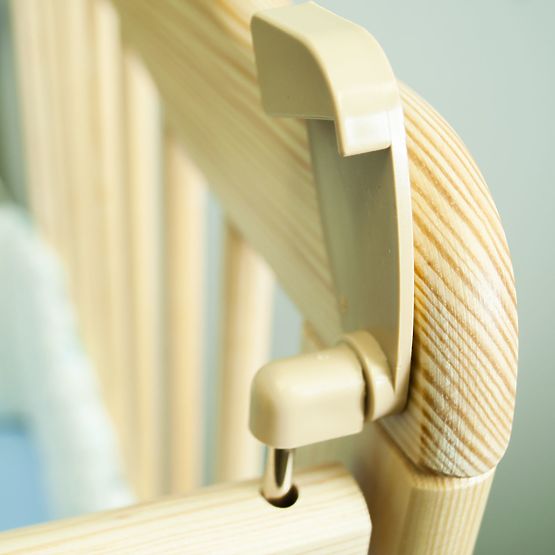 Pătuț Alec pentru copii cu perete lateral cu string -natural