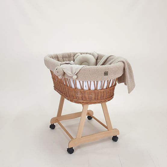 Pătuț Teddy din răchită pentru bebeluși – culoare naturală cu accesorii bej