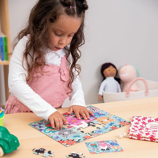 Puzzle Mudpuppy Pisici în ceașcă de ceai în săculeț textil 36 de piese