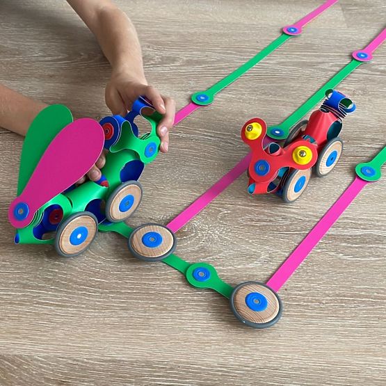 Set Clixo pentru construirea vehiculelor magnetice