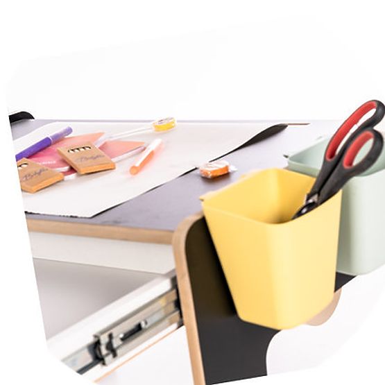 Set de masă și două scaune pentru copii cu accesorii - negru