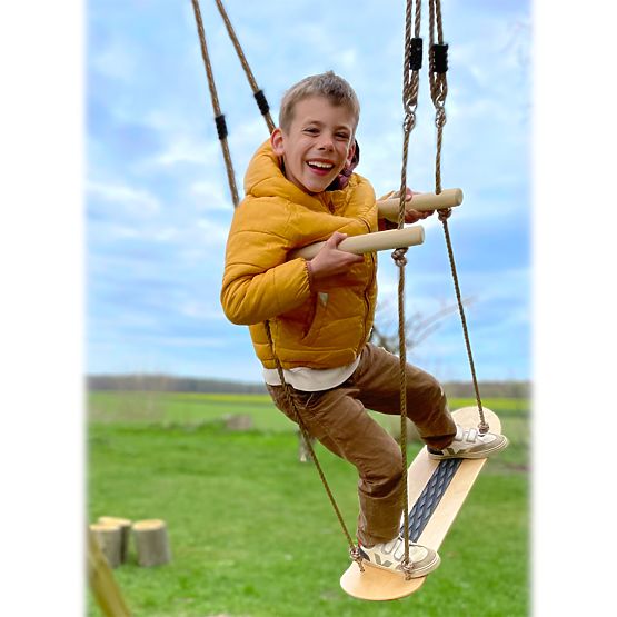 small foot Leagăn din lemn Skateboard