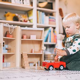 Bigjigs Toys Casă de păpuși pliabilă cu accesorii, Bigjigs Toys