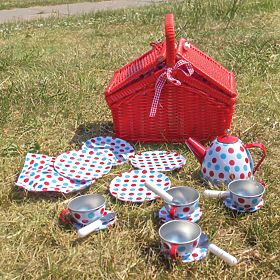 Bigjigs Toys Set de ceai cu buline în coș de picnic