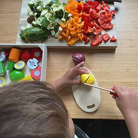 Bigjigs Toys Tăierea fructelor într-o cutie
