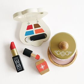 Geantă cosmetică cu accesorii din lemn