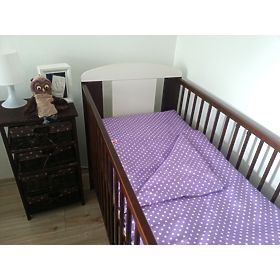 Set de asternuturi pentru patuturile de copii cu buline-violet